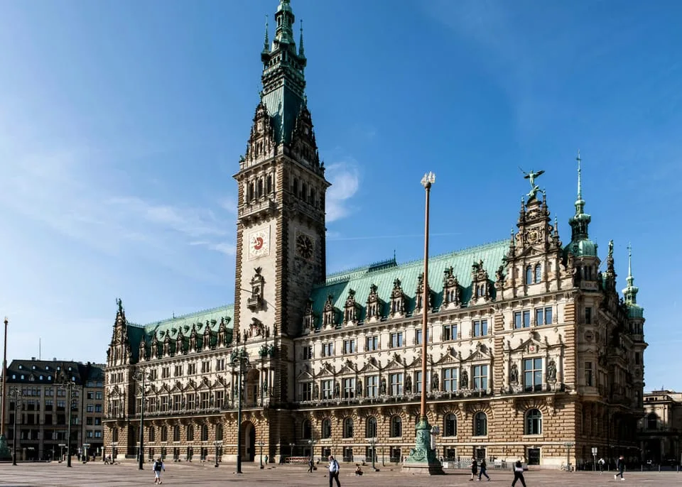 Sitzung in einem Hamburger Senatssaal oder Konferenzraum